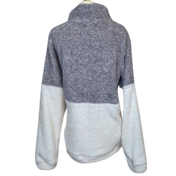 Gray & White Fleece Pullover with Zippered Collar - Picture 10 of 12